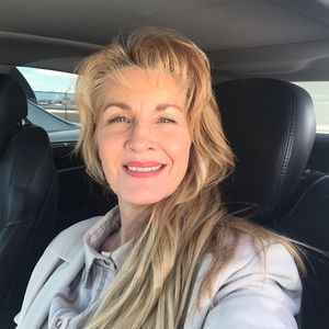 Meet your Posher, Debbi